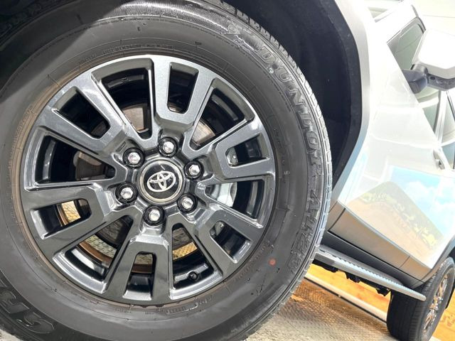 �y����18�C���`�A���~�z�C�[���z�O�ςɃ}�b�`���������A���~�z�C�[���𑕒����Ă���܂��B�e��ЊO�A���~�z�C�[����A�X�^�b�h���X�^�C�����戵�����Ă���܂��B���񂲑��k����������