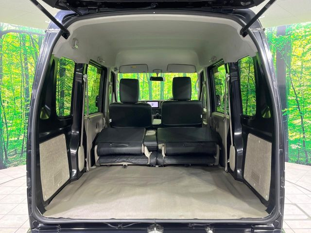 ���i�̂���������ʋ΁A���}���ɏ\���ȉ׎��X�y�[�X���m�ۂ��Ă���܂��B�Z�J���h�V�[�g��|���ƁA�傫�ȉו��̐ύڂ��\�ł���