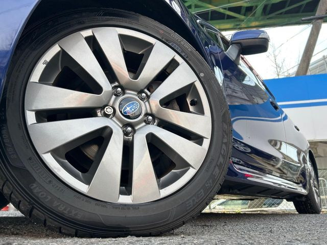 �y����17�C���`�A���~�z�C�[���z�O�ςɃ}�b�`���������A���~�z�C�[���𑕒����Ă���܂��B�e��ЊO�A���~�z�C�[����A�X�^�b�h���X�^�C�����戵�����Ă���܂��B���񂲑��k����������