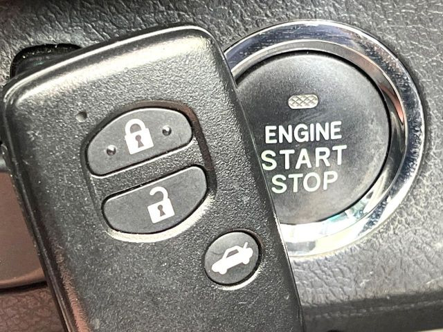 �y�X�}�[�g�L�[�z�J�o����|�P�b�g�ɓ��ꂽ�܂܂ł��h�A�̎{���E�������\�ȃX�}�[�g�L�[�𑕔��B�G���W���̃I���E�I�t�����J�M�����o���K�v����������Ƃ��Ă��֗��ł���