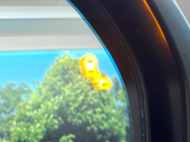 �y�u���C���h�X�|�b�g�C���t�H���[�V�����z���s���A�h�A�~���[�̎��p�ɂȂ�₷���ӏ��Ɍ㑱�Ԃ��ڋ߂���ƃT�C�h�~���[�t�߂Ɍx����\���A�h���C�o�[�ɒ��ӊ��N�����Ă���܂��B