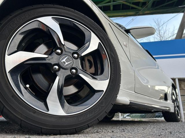 �y����16�C���`�A���~�z�C�[���z�O�ςɃ}�b�`���������A���~�z�C�[���𑕒����Ă���܂��B�e��ЊO�A���~�z�C�[����A�X�^�b�h���X�^�C�����戵�����Ă���܂��B���񂲑��k����������