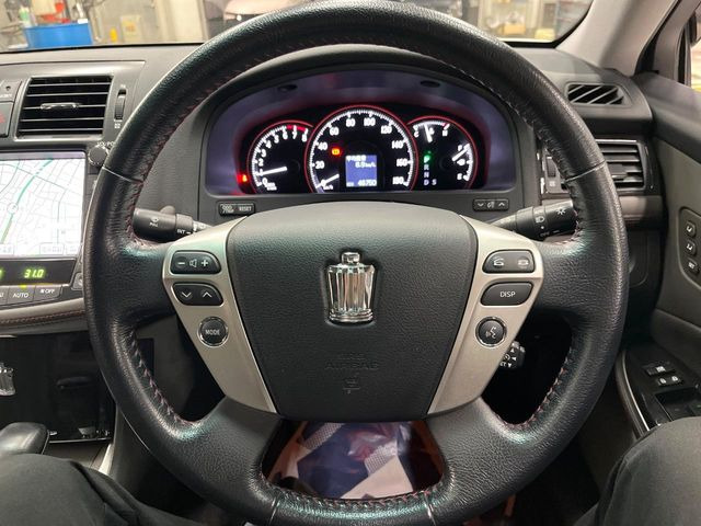 �y�����v�����X�e�A�����O�z�㎿�Ȋv���g�p���邱�ƂŁA��ɂ����������݂ƂĂ��^�]���₷���n���h���ł���