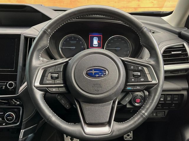 �y�����v�����X�e�A�����O�z�㎿�Ȋv���g�p���邱�ƂŁA��ɂ����������݂ƂĂ��^�]���₷���n���h���ł���