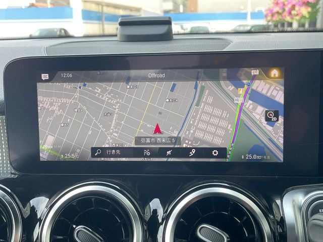 �������i�r:��̊��̂���i�r�́A����������ԓ������o���Ă���܂��BBluetooth�Đ��ȂǃI�[�f�B�I�@�\���[�����Ă���܂��̂ŁA�^�]�����y���߂܂���