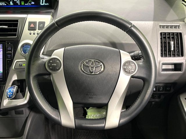 インテリアに合わせたデザインのステアリングは、運転される方のことも考え、運転しやすい形状、大きさです。是非一度、実際に触ってお確かめください。