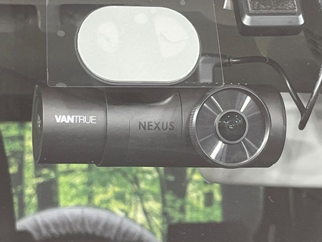 【ドライブレコーダー】安心・安全なカーライフに必須のドライブレコーダーを装備!走行中はもちろん、あおり運転や事故に遭遇した際の状況も映像で記録し、万一のリスクに備えます。