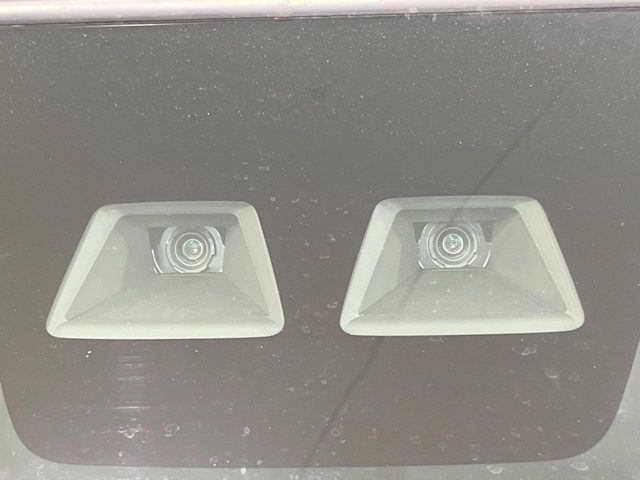 �y�X�}�[�g�A�V�X�g�z���s���ɑO���̎ԗ�����F�����A�Փ˂������Ȏ��͌x��ƃu���[�L�ŏՓˉ���Ɣ�Q�y�����A�V�X�g�B�����S�Ƀh���C�u�����y���݂��������܂��B