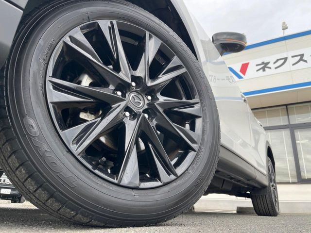 �y�O���[�h��p����19�C���`�A���~�z�C�[���z�f�U�C�����̍��������A���~�z�C�[���𑕒����Ă���܂��B�e��ЊO�A���~�z�C�[����A�X�^�b�h���X�^�C�����戵�����Ă���܂��B���񂲑��k����������