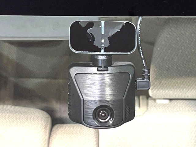 【ドライブレコーダー】ドライブレコーダー装備!走行中はもちろん、あおり運転や事故に遭遇した際、映像で記録し、万一のリスクに備えます。※記録用SDカードはお客様ご自身でご準備いただく必要があります。