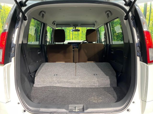 ���i�̂���������ʋ΁A���}���ɏ\���ȉ׎��X�y�[�X���m�ۂ��Ă���܂��B�Z�J���h�V�[�g��|���ƁA�傫�ȉו��̐ύڂ��\�ł���