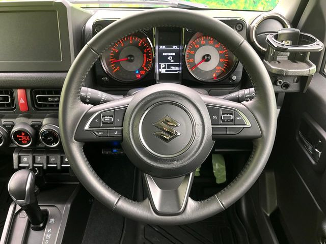 �y�����v�����X�e�A�����O�z�㎿�Ȋv���g�p���邱�ƂŁA��ɂ����������݂ƂĂ��^�]���₷���n���h���ł���