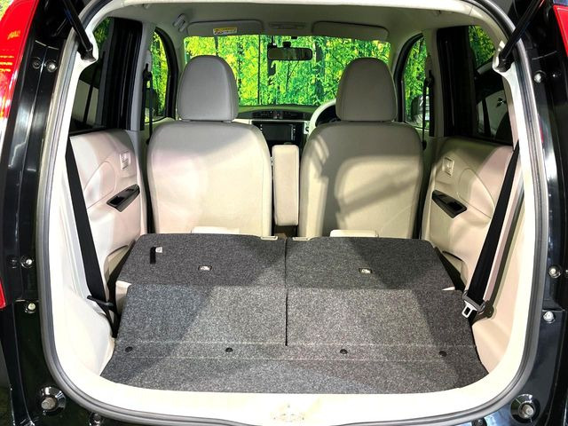 ���i�̂���������ʋ΁A���}���ɏ\���ȉ׎��X�y�[�X���m�ۂ��Ă���܂��B�Z�J���h�V�[�g��|���ƁA�傫�ȉו��̐ύڂ��\�ł���