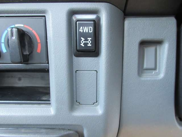 クリッパートラックDX 4WD