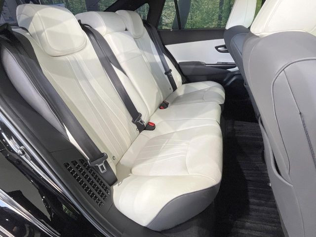 後部座席も気になるようなキズ・汚れやへたり等、大きなダメージはなく、良好な状態です。