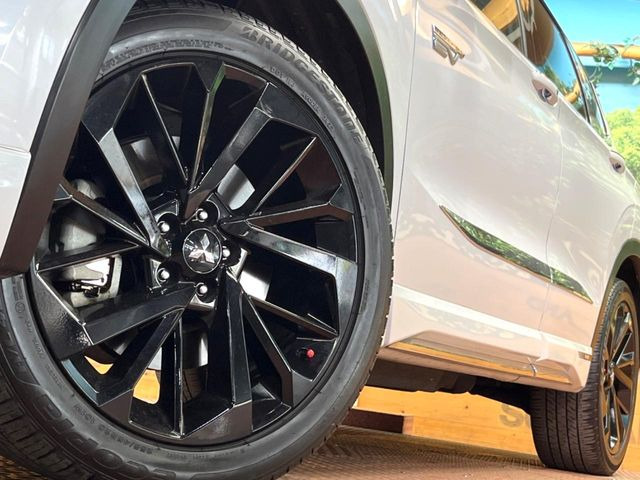 �y����20�C���`�A���~�z�C�[���z�O�ςɃ}�b�`���������A���~�z�C�[���𑕒����Ă���܂��B�e��ЊO�A���~�z�C�[����A�X�^�b�h���X�^�C�����戵�����Ă���܂��B���񂲑��k����������