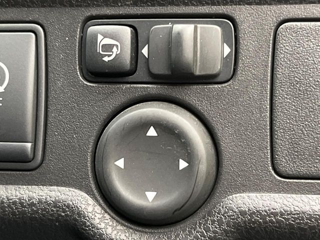 �y�d���i�[�~���[�z�T�C�h�~���[�͓d���i�[���ƂȂ��Ă���A�������ԏ�ł��L�Y�������X�N��}�����܂��B