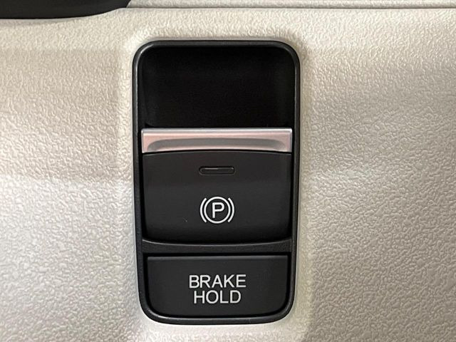 �y�I�[�g�u���[�L�z�[���h�z�M���҂���a�؂Œ�Ԏ��Ƀu���[�L���瑫�𗣂��Ă��A��~��Ԃ�ێ����Ă���܂��B�O�i����Ƃ��̓A�N�Z���𓥂߂Ύ����ŉ��������̂ň��S��X���^�]���y�ɂȂ�܂���