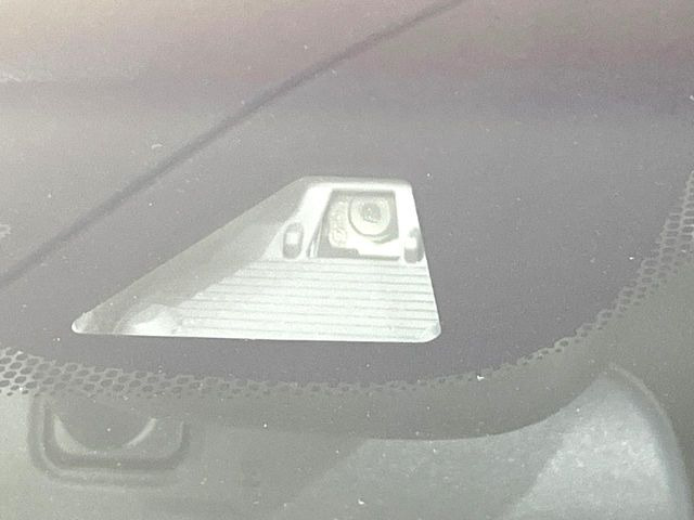 �y�z���_�Z���V���O�z���s���ɑO���̎ԗ�����F�����A�Փ˂������Ȏ��͌x��ƃu���[�L�ŏՓˉ���Ɣ�Q�y�����A�V�X�g�B�����S�Ƀh���C�u�����y���݂��������܂��B