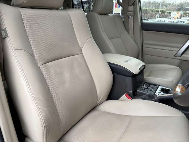 自社鈑金工場・陸運局指定整備工場も完備しております!月100台以上の車を整備しております!ベテランの整備士多数在籍☆彡納車時の点検・整備にもご安心ください!!