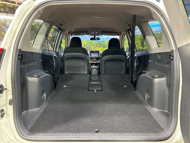 ���i�̂���������ʋ΁A���}���ɏ\���ȉ׎��X�y�[�X���m�ۂ��Ă���܂��B�Z�J���h�V�[�g��|���ƁA�傫�ȉו��̐ύڂ��\�ł���