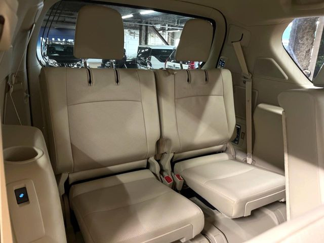 3列目シートはもちろん状態良好☆大人でもゆったりと座って頂けますので、大人数でのお出かけもラクラクです♪ご家族で、気の知れた仲間で、ドライブに行くのが楽しみですね♪