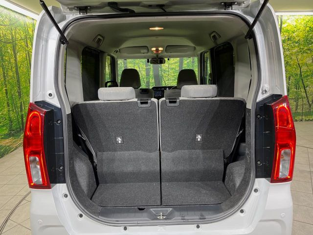 ���i�̂���������ʋ΁A���}���ɏ\���ȉ׎��X�y�[�X���m�ۂ��Ă���܂��B�Z�J���h�V�[�g��|���ƁA�傫�ȉו��̐ύڂ��\�ł���