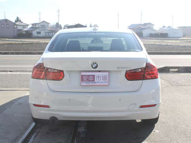 3シリーズセダン320i