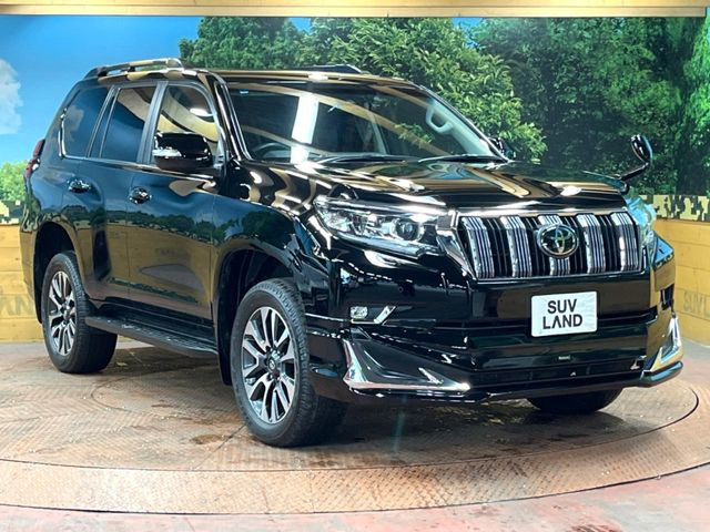 高透明度のガラス皮膜で撥水はもちろん、上質なツヤ・光沢を実現。紫外線や酸性雨から大切な愛車を保護し、色あせ・劣化を防止。「弾スプラッシュコート」、「弾プリミッサコート」からお選びいただけます。