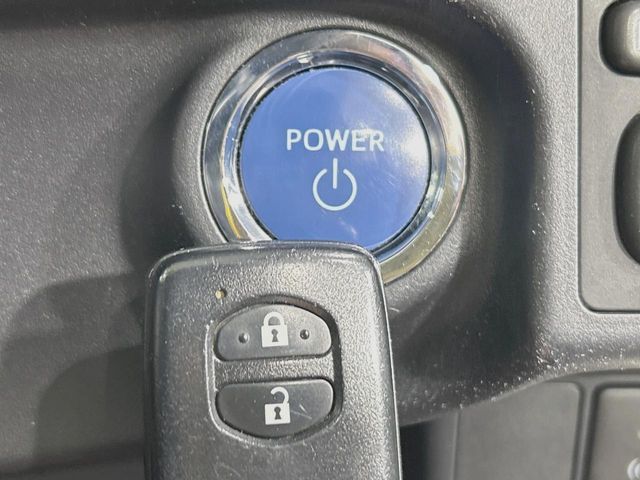 �y�X�}�[�g�L�[�z�J�o����|�P�b�g�ɓ��ꂽ�܂܂ł��h�A�̎{���E�������\�ȃX�}�[�g�L�[�𑕔��B�G���W���̃I���E�I�t�����J�M�����o���K�v����������Ƃ��Ă��֗��ł���