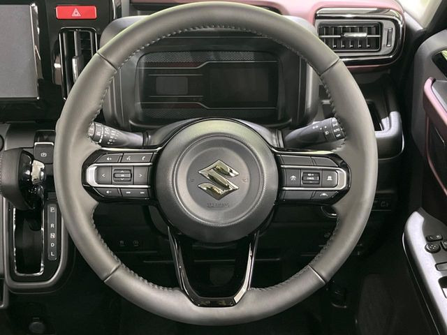 【純正革巻きステアリング】上質な革を使用することで、手にしっかり馴染みとても運転しやすいハンドルです♪