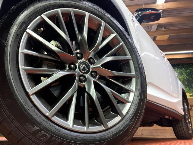 �y����20�C���`�A���~�z�C�[���z�O�ςɃ}�b�`���������A���~�z�C�[���𑕒����Ă���܂��B�e��ЊO�A���~�z�C�[����A�X�^�b�h���X�^�C�����戵�����Ă���܂��B���񂲑��k����������