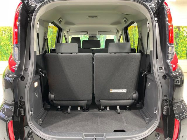 ���i�̂���������ʋ΁A���}���ɏ\���ȉ׎��X�y�[�X���m�ۂ��Ă���܂��B�Z�J���h�V�[�g��|���ƁA�傫�ȉו��̐ύڂ��\�ł���