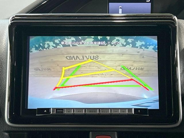 【バックカメラ】駐車時に後方がリアルタイム映像で確認できます。大型商業施設や立体駐車場での駐車時や、夜間のバック時に大活躍!運転スキルに関わらず、今や必須となった装備のひとつです!