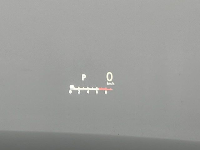 �y�J���[�w�b�h�A�b�v�f�B�X�v���C�z���݂̑��x�⑖�s�����f�W�^���\���ŉ^�]�ȑO���̃K���X�ɓ��e!�J���[�t���Ŏ��F���������A�^�]���ڐ������炳���K�v�ȏ����m�F�ł���̂łƂ��Ă��֗��ň��S!