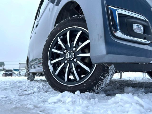 �y����14�C���`�A���~�z�C�[���z�O�ςɃ}�b�`���������A���~�z�C�[���𑕒����Ă���܂��B�e��ЊO�A���~�z�C�[����A�X�^�b�h���X�^�C�����戵�����Ă���܂��B���񂲑��k����������