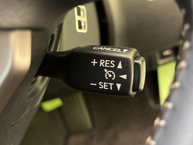 �y�N���[�Y�R���g���[���z�������H�����N���N���s�B�A�N�Z���𗣂��Ă���葬�x�ő��s���ł��A�������^�]���̕��S���y��!�����E�������ȒP�ȃX�C�b�`����Œ����ł��܂��B