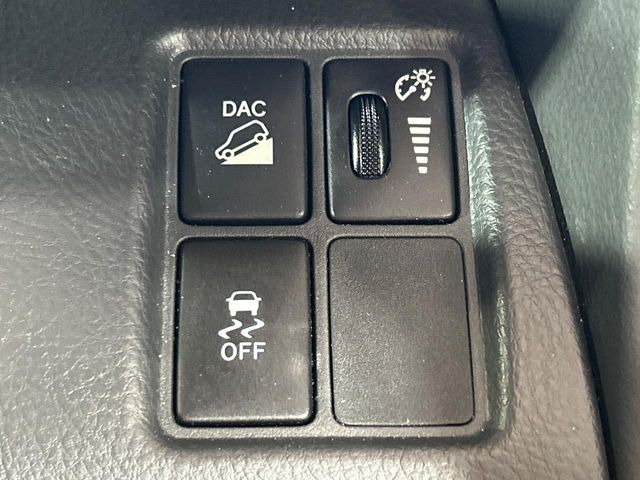 �y�_�E���q���A�V�X�g�z�}�ȍ⓹������Ƃ��Ɏ����Ńu���[�L�𐧌�A���̒ᑬ�x��ۂ��܂��B�ᓹ�∫�H�ȂǊ���₷���H�ʂ̉����ł��^�C�������b�N���Ȃ�������S!�n���h������ɏW���ł��܂�!