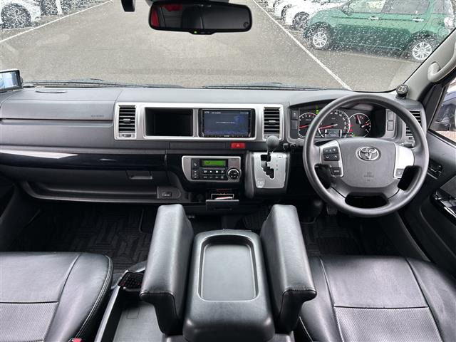 ハイエースバン