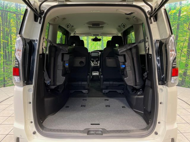 積み下ろしのしやすいデッキにはたっぷりと荷物を積み込んでいただけます。遊びから仕事まで、様々なシーンで頼れます♪