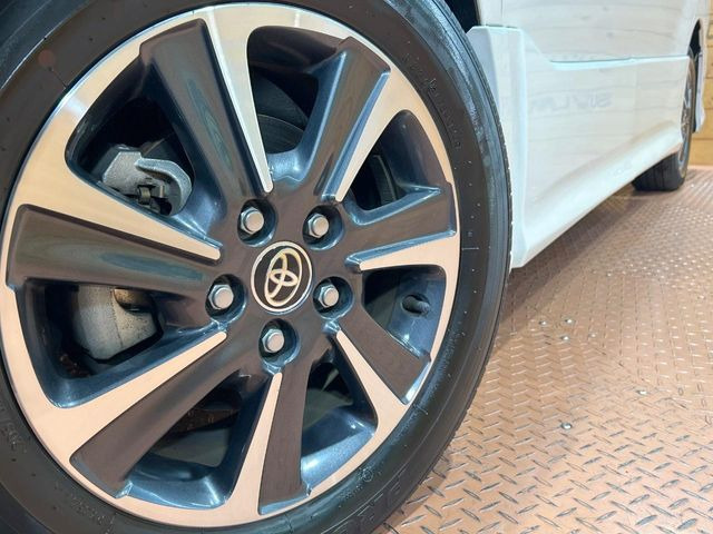 【純正16インチアルミホイール】外観にマッチした純正アルミホイールを装着しております。各種社外アルミホイールや、スタッドレスタイヤも取扱いしております。是非ご相談ください♪