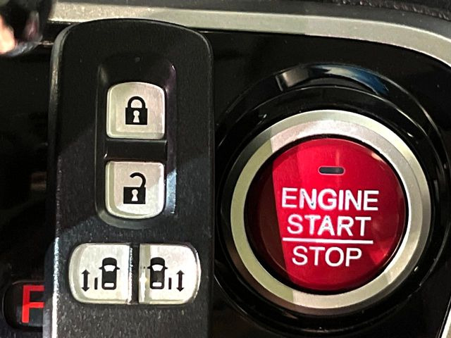 �yHonda�X�}�[�g�L�[�z�J�o����|�P�b�g�ɓ��ꂽ�܂܂ł��h�A�̎{���E�������\�ȃX�}�[�g�L�[�𑕔��B�G���W���̃I���E�I�t�����J�M�����o���K�v����������Ƃ��Ă��֗��ł���