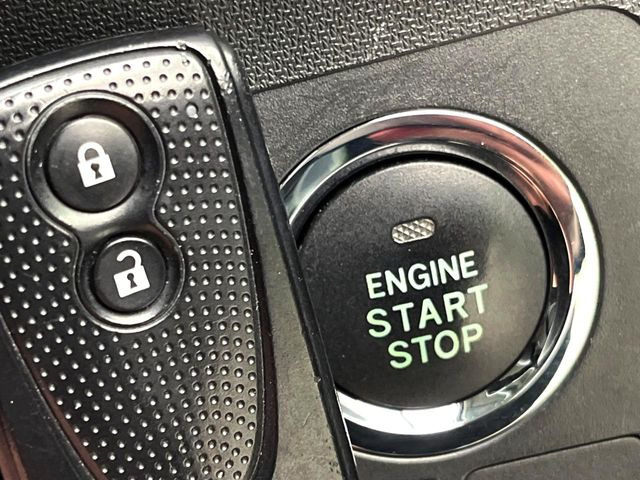 �y�L�[�t���[�V�X�e���z�J�o����|�P�b�g�ɓ��ꂽ�܂܂ł��h�A�̎{���E�������\�ȃX�}�[�g�L�[�𑕔��B�G���W���̃I���E�I�t�����J�M�����o���K�v����������Ƃ��Ă��֗��ł���