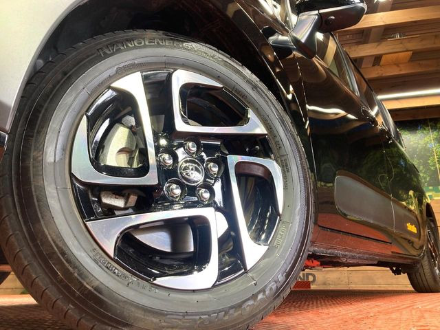 �y����15�C���`�A���~�z�C�[���z�O�ςɃ}�b�`���������A���~�z�C�[���𑕒����Ă���܂��B�e��ЊO�A���~�z�C�[����A�X�^�b�h���X�^�C�����戵�����Ă���܂��B���񂲑��k����������