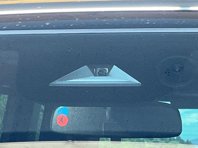 �y�z���_�Z���V���O�z���s���ɑO���̎ԗ�����F�����A�Փ˂������Ȏ��͌x��ƃu���[�L�ŏՓˉ���Ɣ�Q�y�����A�V�X�g�B�����S�Ƀh���C�u�����y���݂��������܂��B