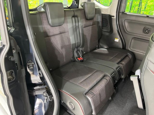 高品質なオリジナルフロアマットもオプションにてご用意しております。お好きなデザインやカラーをお車に合わせて選んでいただくことができます♪