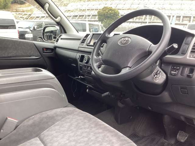 �V�[�g�J�o�[�A�A���~�z�C�[���A�L�[���X�ALED�AHID�A�i�r�A�o�b�N�J�����A��ȃ��j�^�[�A�t���G�A���A���[�_�E���ȂǓ����O�����i�̃J�X�^������܂��̂ŁA���C�y�ɂ����k����������