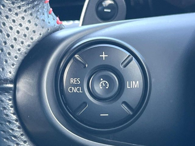 ���I�[�g�N���[�Y�R���g���[��:�������H�⎩���Ԑ�p���H���ɂāA�葬���q���\�ƂȂ�֗��ȋ@�\�ł��B�������ړ��̍ۂł����ɂ����֗��ɂ��g�����������܂���