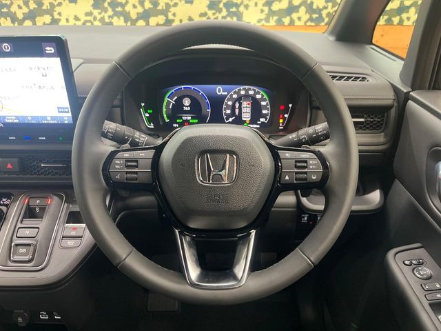 �y�����v�����X�e�A�����O�z�㎿�Ȋv���g�p���邱�ƂŁA��ɂ����������݂ƂĂ��^�]���₷���n���h���ł���