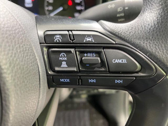 【レーダークルーズコントロール】高速道路での長距離走行が楽に!!自動で速度を保つクルーズコントロールが、衝突軽減システムと連携し、前方の車両を感知して車間を保つように速度調節してくれます!!